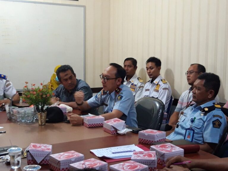 Kepala Imigrasi Bengkalis Hadiri Rapat Koordinasi Dengan KSOP Tanjung Buton