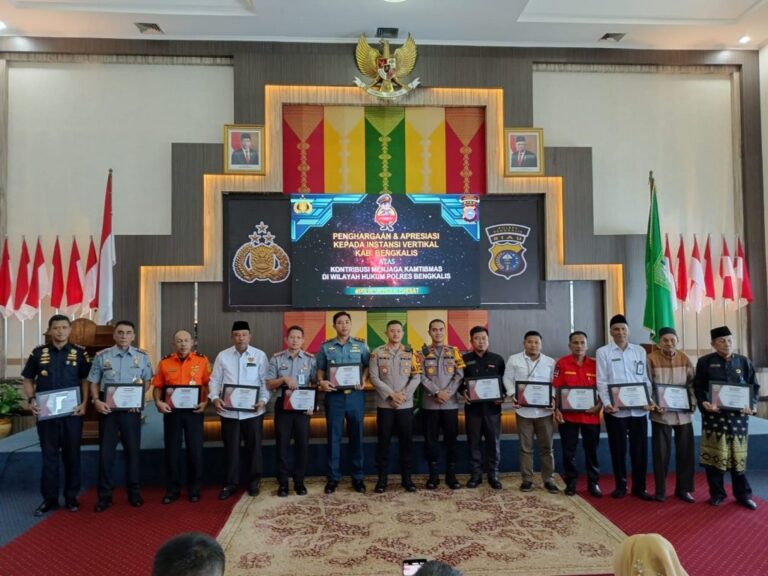 Kaleidoskop Polres Bengkalis, Kepala Kantor Imigrasi Terima Penghargaan