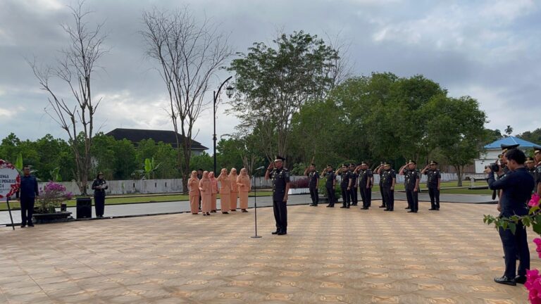Upacara Tabur Bunga di TMP Kesuma Kesatria Bengkalis