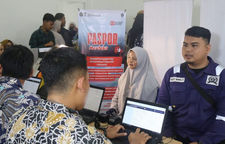 Gelar Paspor Merdeka, Imigrasi Bengkalis Layani 125 Permohonan