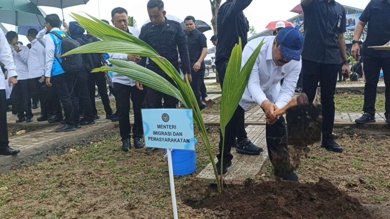 Kementerian Imipas Tanam Sebanyak 360 Ribu Pohon Kelapa