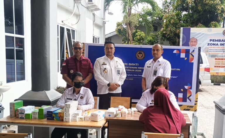 Hari Bakti Kemenimipas Ke-1, Imigrasi Bengkalis Gelar Bakti Sosial dan Pemeriksaan Kesehatan Gratis 