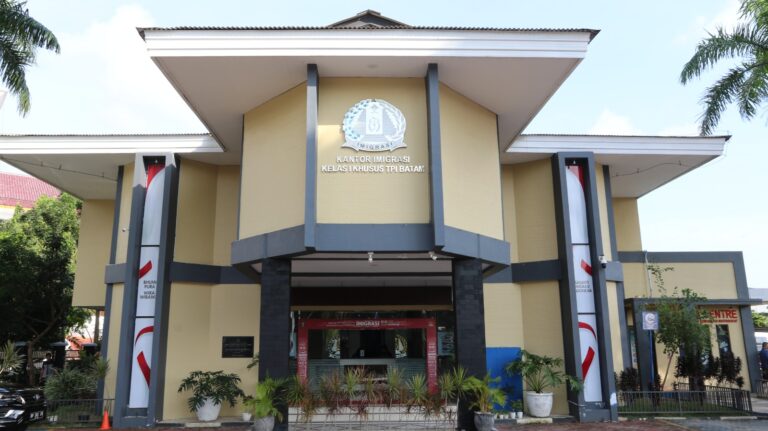 Imigrasi Bongkar Dugaan Sindikat Penipuan Online di Batam, 200 WNA Diamankan