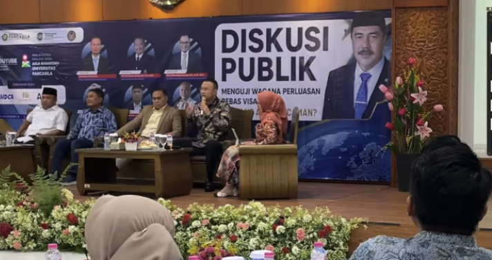 Direktur Jenderal Imigrasi Hendarsam Marantoko