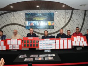 Imigrasi Tangkap 10 WNA Investor Palsu