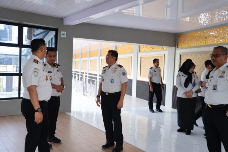 Kakanwil Ditjen Imigrasi Riau Kunjungi TPI Pelabuhan Bandar Sri Setia Raja Bengkalis